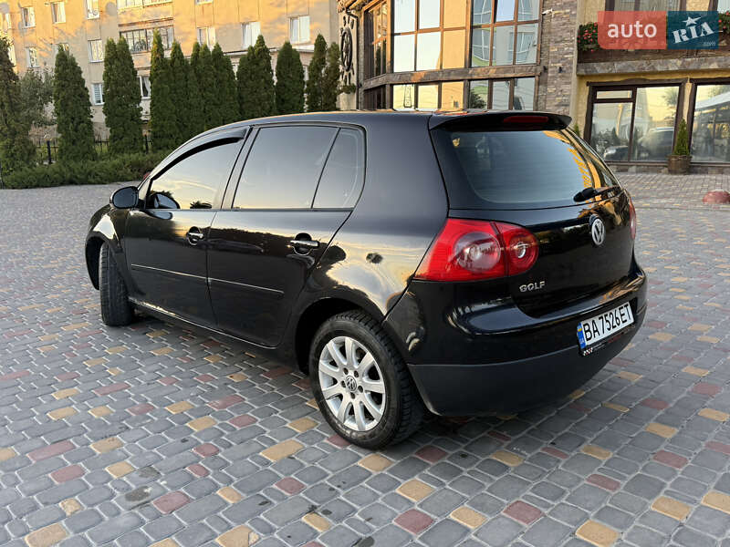 Хэтчбек Volkswagen Golf 2005 в Тернополе