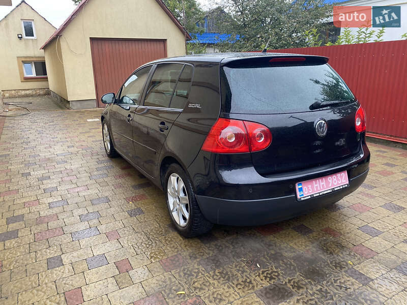 Хэтчбек Volkswagen Golf 2006 в Ковеле