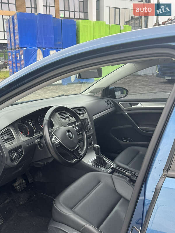 Хэтчбек Volkswagen Golf 2015 в Ивано-Франковске