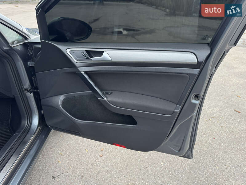 Хэтчбек Volkswagen Golf 2014 в Кролевце