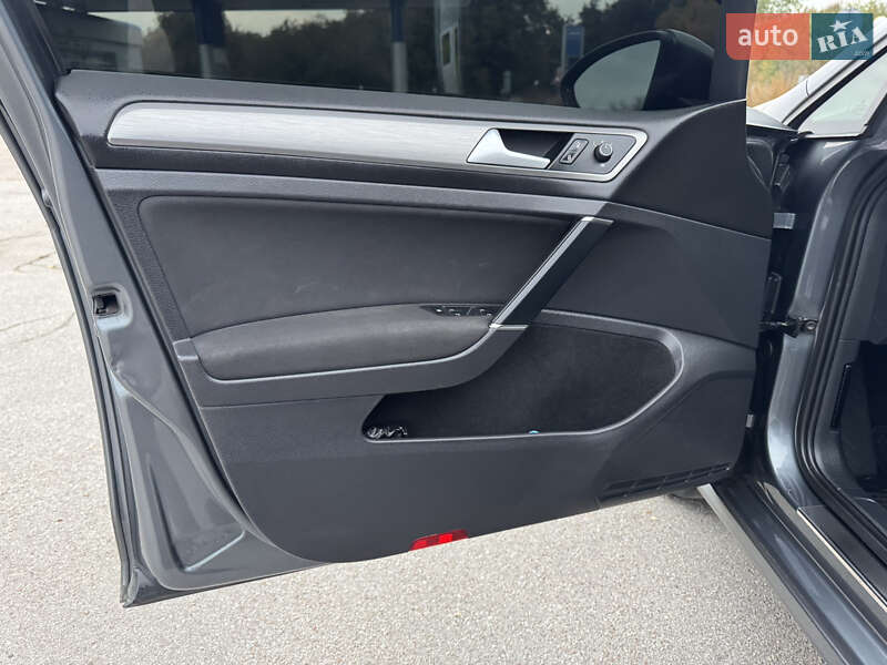 Хэтчбек Volkswagen Golf 2014 в Кролевце