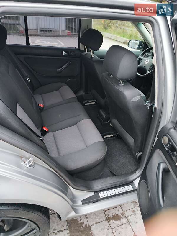 Хетчбек Volkswagen Golf 2002 в Тернополі