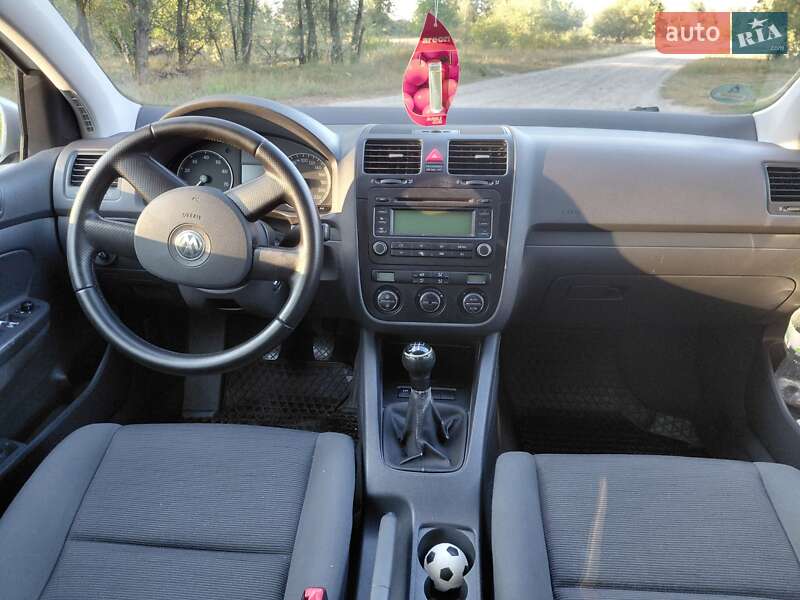 Хэтчбек Volkswagen Golf 2003 в Лебедине