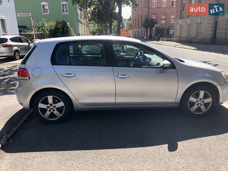 Хетчбек Volkswagen Golf 2010 в Києві