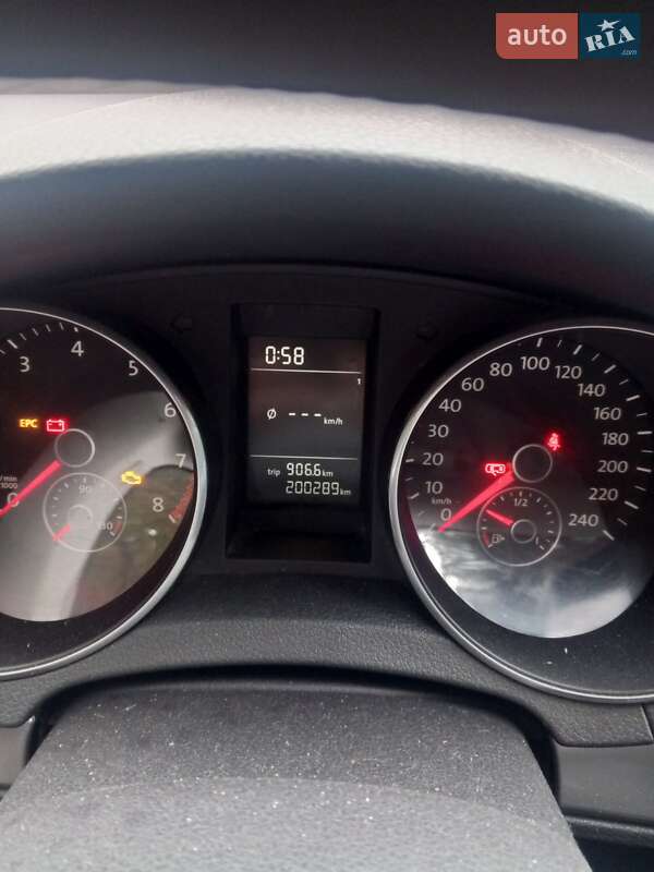 Хетчбек Volkswagen Golf 2010 в Києві