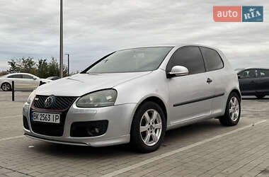 Хэтчбек Volkswagen Golf 2003 в Ровно