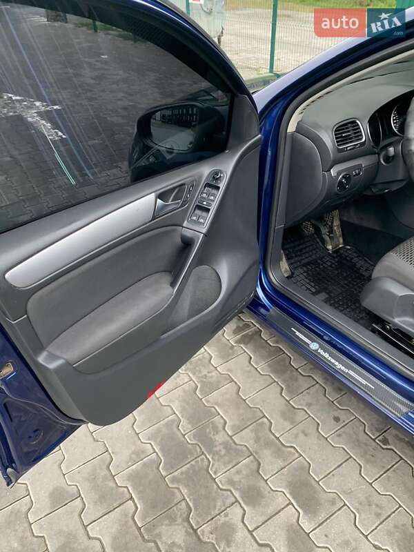 Хетчбек Volkswagen Golf 2010 в Чернівцях