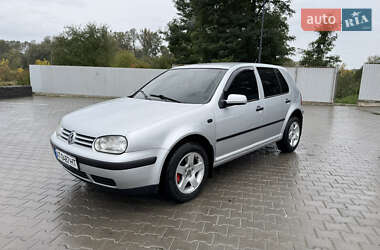 Хэтчбек Volkswagen Golf 2001 в Снятине