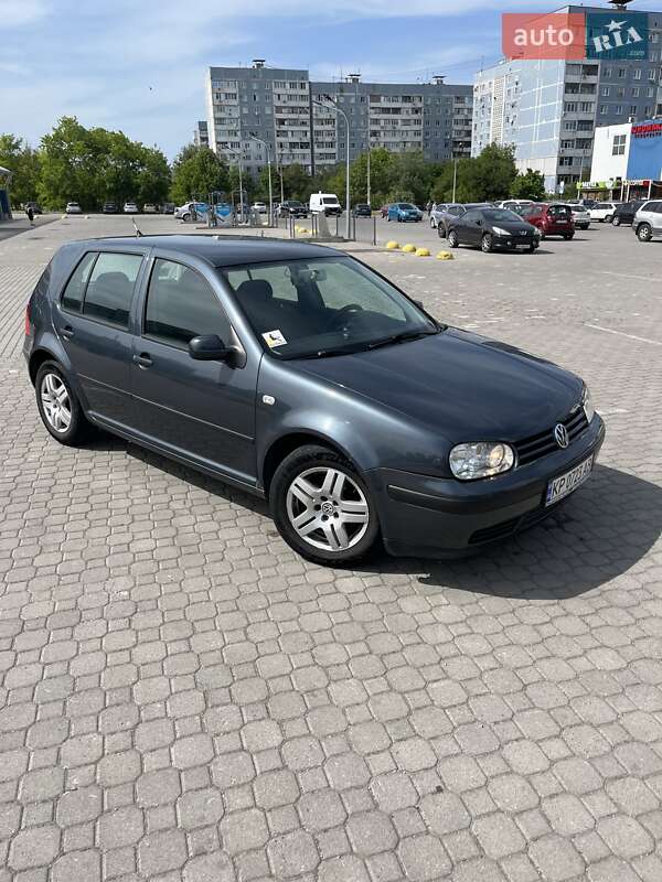 Хетчбек Volkswagen Golf 2001 в Запоріжжі