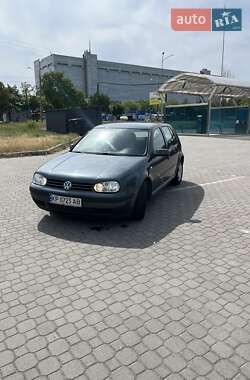 Хетчбек Volkswagen Golf 2001 в Запоріжжі
