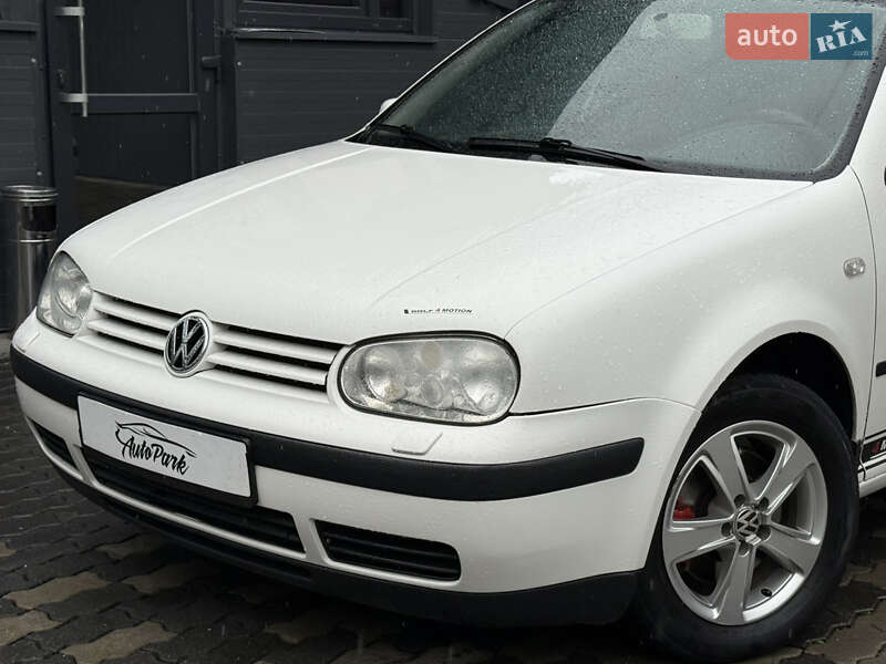Універсал Volkswagen Golf 2001 в Чернівцях
