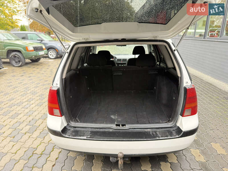 Універсал Volkswagen Golf 2001 в Чернівцях