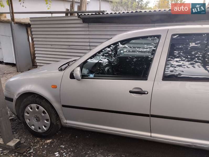 Хэтчбек Volkswagen Golf 1998 в Измаиле