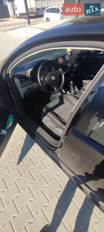 Хетчбек Volkswagen Golf 2008 в Житомирі