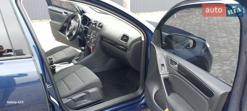 Хэтчбек Volkswagen Golf 2010 в Житомире