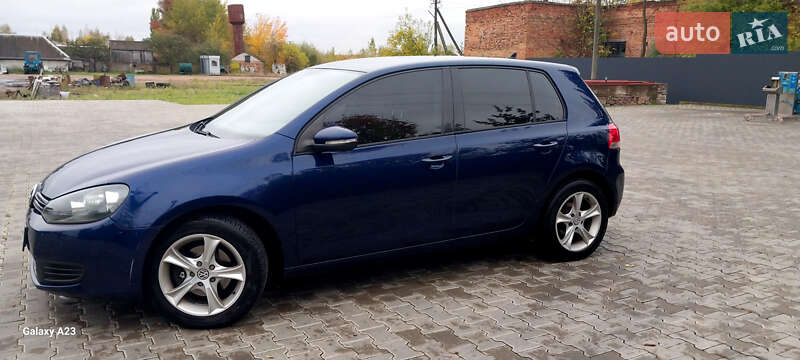 Хэтчбек Volkswagen Golf 2010 в Житомире