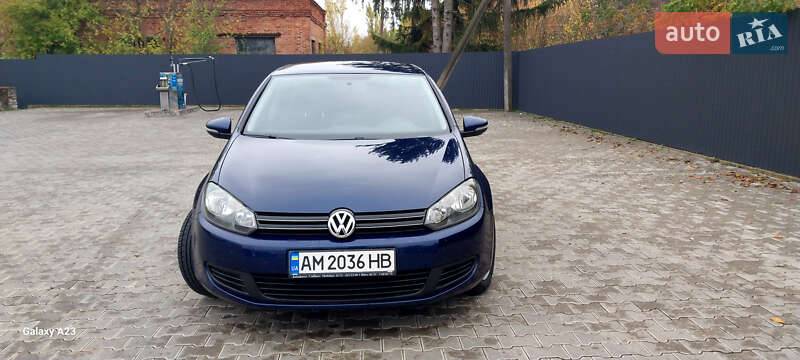 Хэтчбек Volkswagen Golf 2010 в Житомире