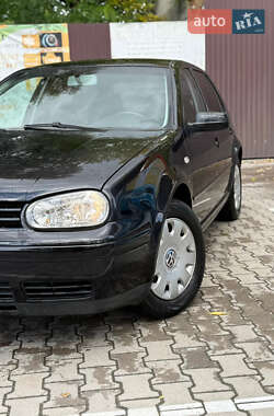 Хетчбек Volkswagen Golf 2003 в Чернівцях