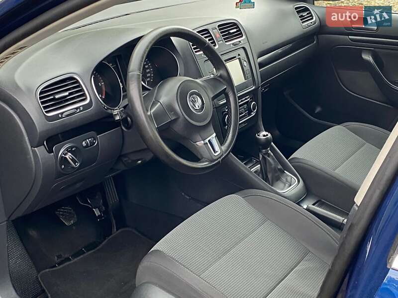 Універсал Volkswagen Golf 2012 в Івано-Франківську