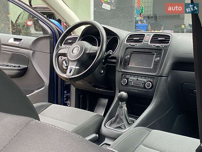 Універсал Volkswagen Golf 2012 в Івано-Франківську