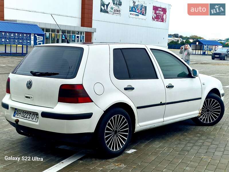 Хетчбек Volkswagen Golf 2001 в Одесі