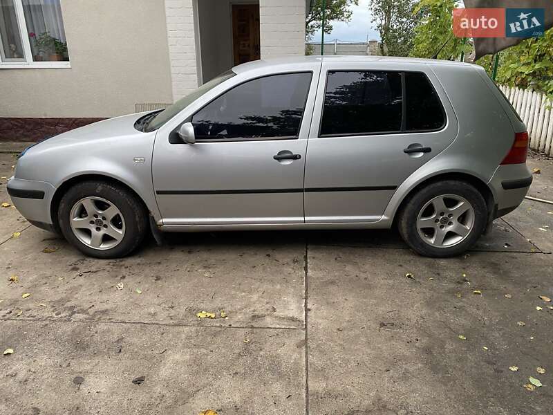 Volkswagen Golf 2003