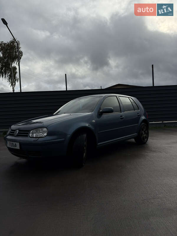 Хетчбек Volkswagen Golf 2003 в Києві