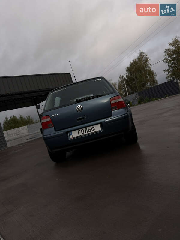 Хетчбек Volkswagen Golf 2003 в Києві