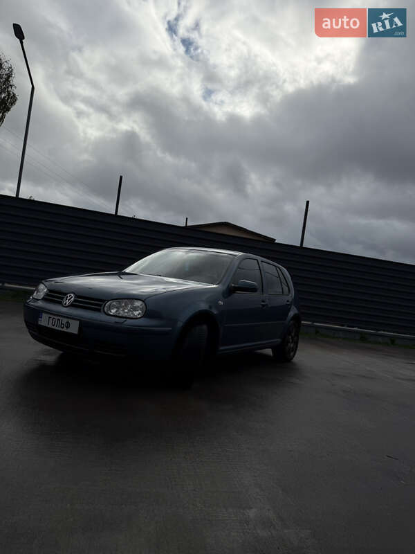Хетчбек Volkswagen Golf 2003 в Києві