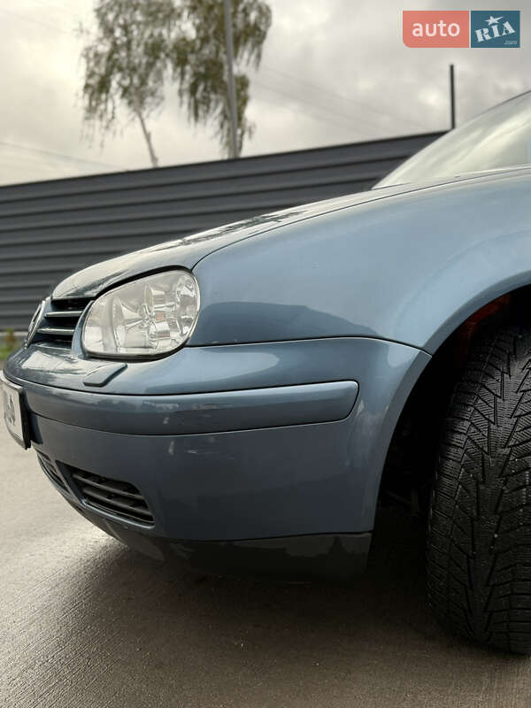 Хетчбек Volkswagen Golf 2003 в Києві
