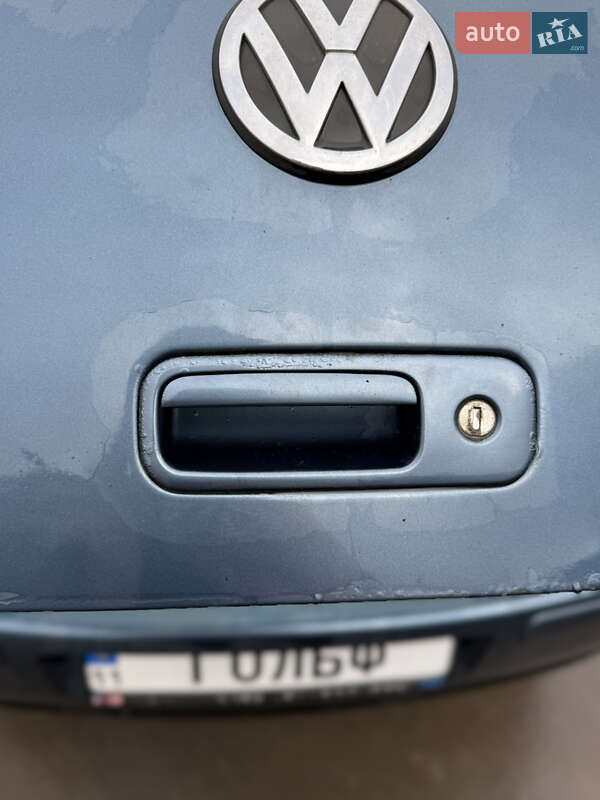 Хетчбек Volkswagen Golf 2003 в Києві