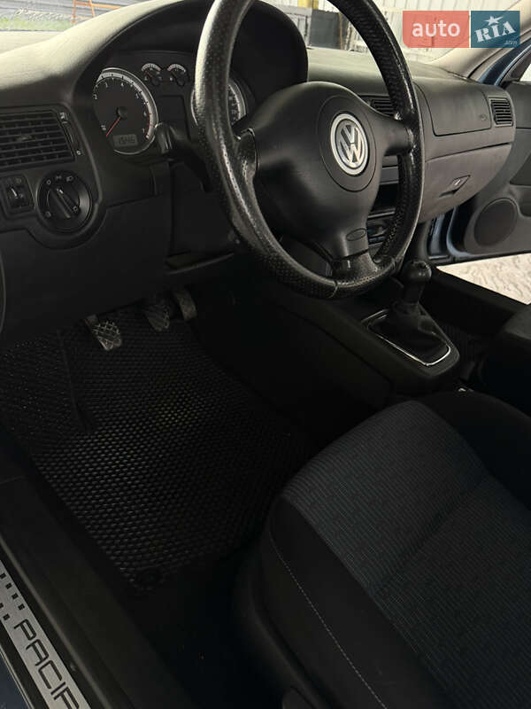 Хетчбек Volkswagen Golf 2003 в Києві