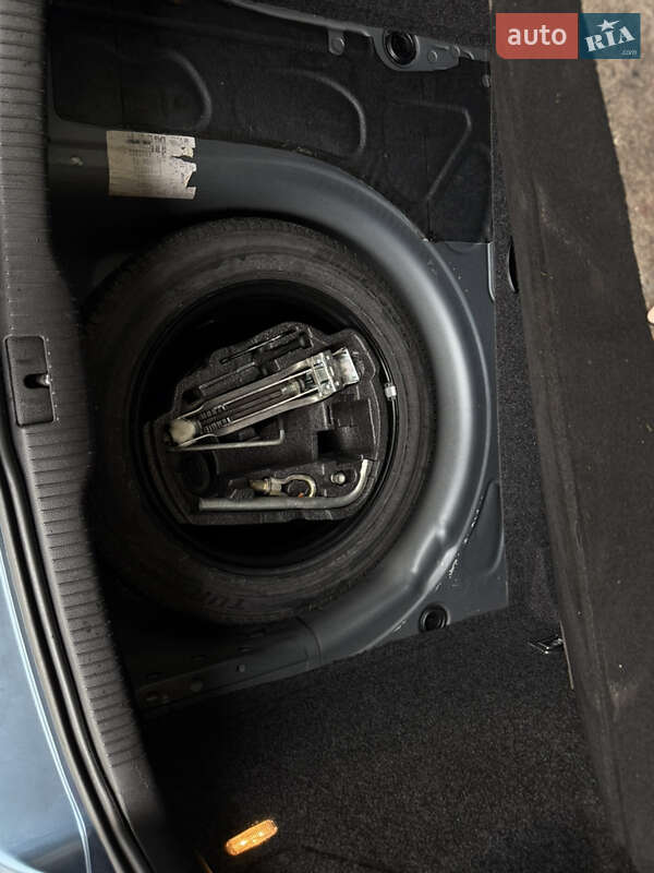 Хетчбек Volkswagen Golf 2003 в Києві