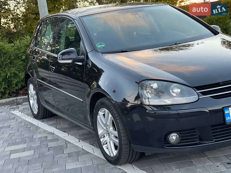 Хэтчбек Volkswagen Golf 2008 в Виннице