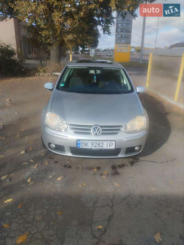 Хетчбек Volkswagen Golf 2007 в Гощі