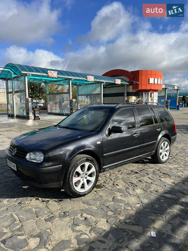 Універсал Volkswagen Golf 2003 в Рівному