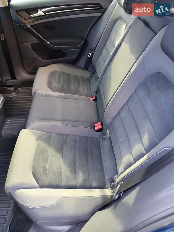 Хэтчбек Volkswagen Golf 2013 в Киеве