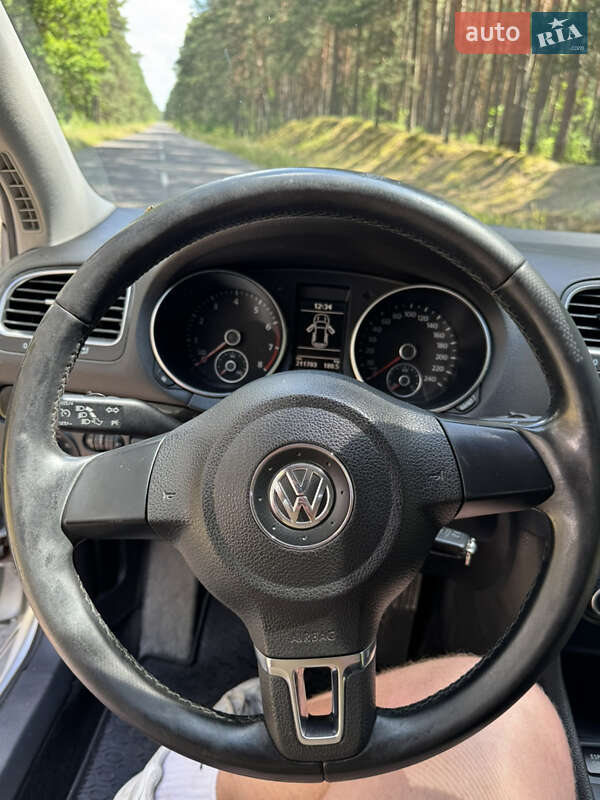 Хетчбек Volkswagen Golf 2009 в Луцьку