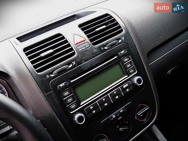 Хетчбек Volkswagen Golf 2005 в Черкасах