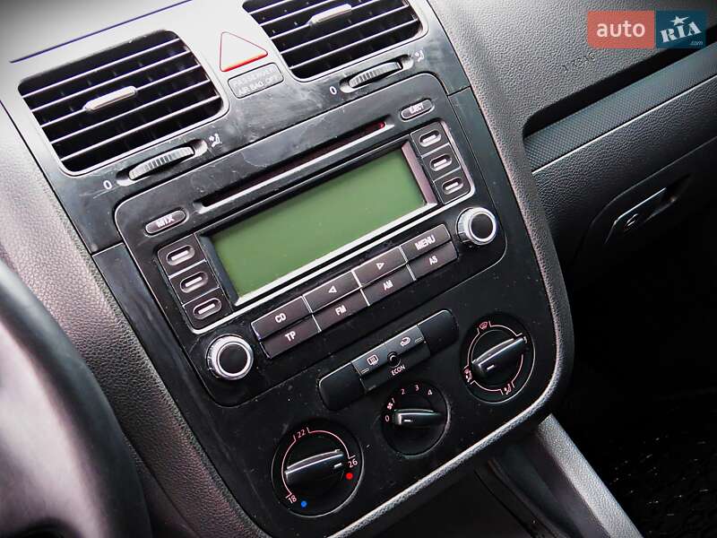 Хетчбек Volkswagen Golf 2005 в Черкасах