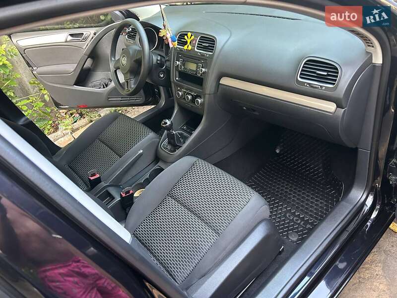 Хетчбек Volkswagen Golf 2010 в Охтирці