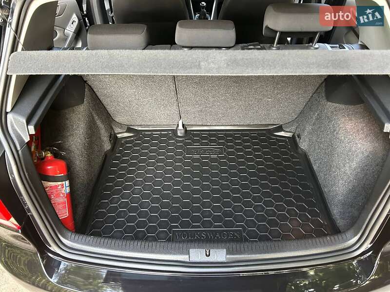 Хетчбек Volkswagen Golf 2010 в Охтирці