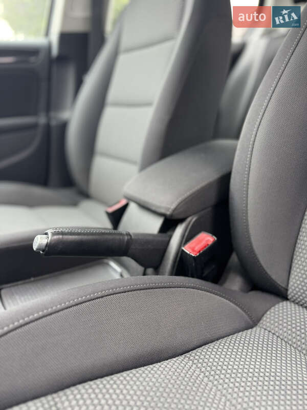 Хетчбек Volkswagen Golf 2012 в Львові