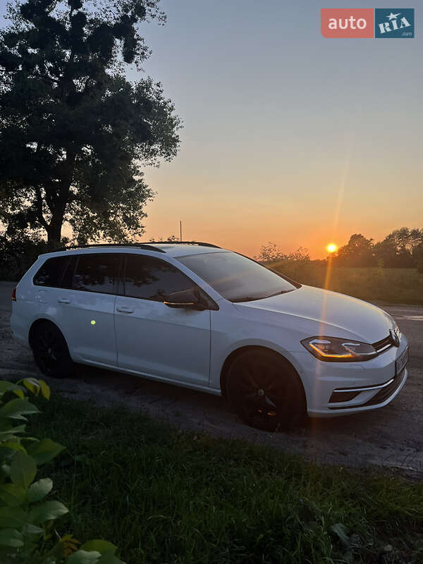 Універсал Volkswagen Golf 2017 в Києві