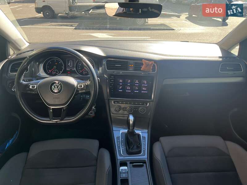 Універсал Volkswagen Golf 2017 в Києві