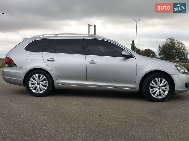 Універсал Volkswagen Golf 2011 в Звягелі