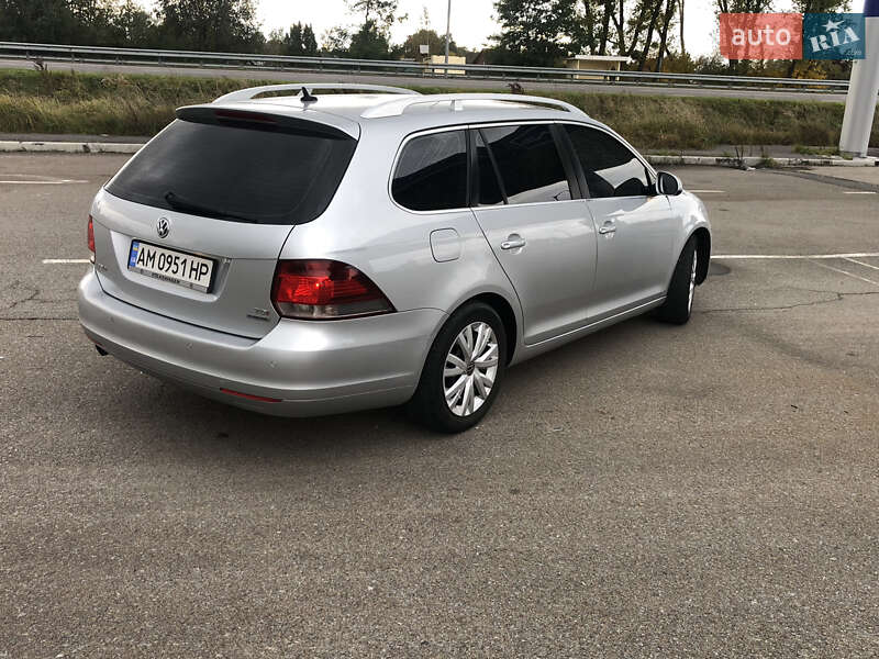 Універсал Volkswagen Golf 2011 в Звягелі