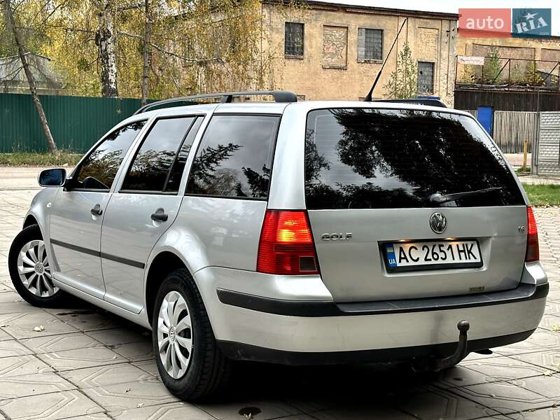 Универсал Volkswagen Golf 2001 в Коростене