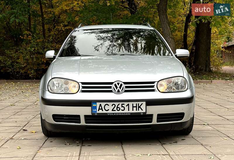 Универсал Volkswagen Golf 2001 в Коростене