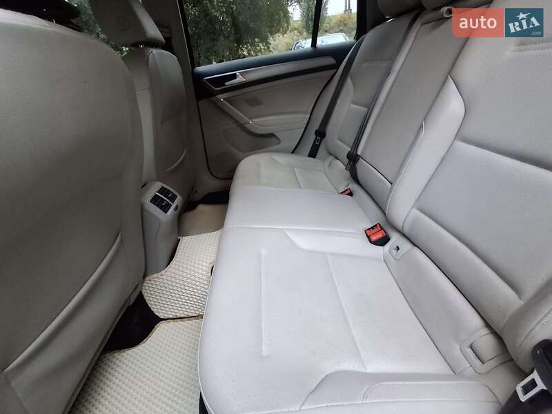 Універсал Volkswagen Golf 2015 в Жмеринці